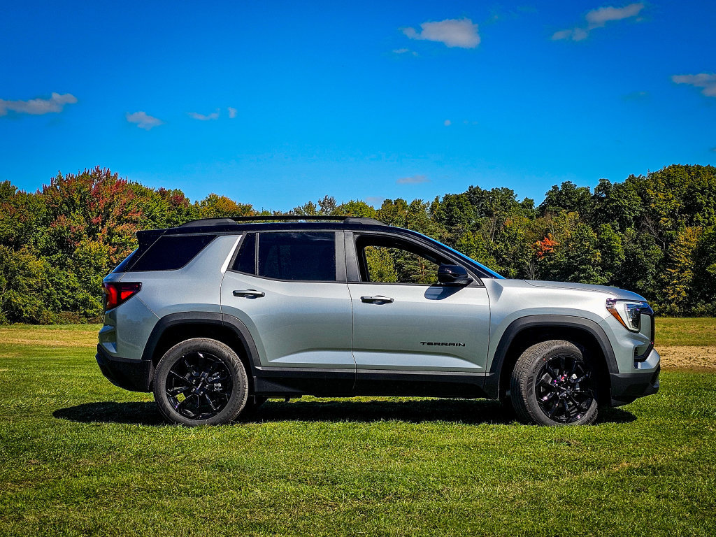 New 2027 GMC Terrain Elevation w/ Elevation Premium Package AWD/4WD image 2