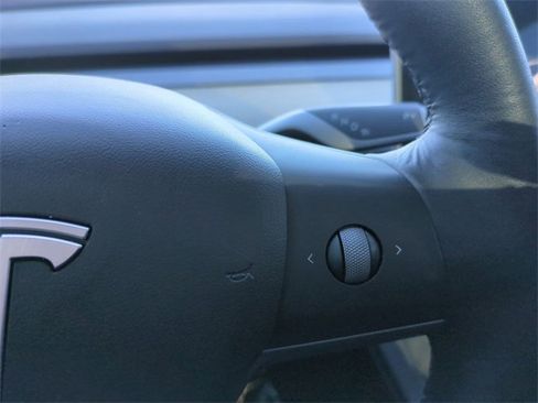 Used 2021 Tesla Model Y Long Range image 26