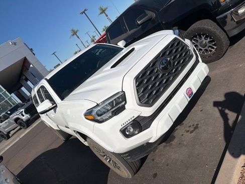 Used 2023 Toyota Tacoma TRD Sport image 3