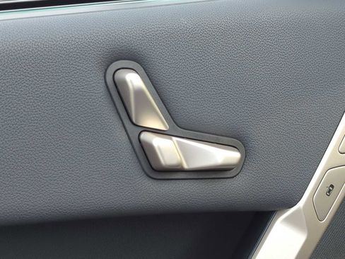 Used 2025 BMW iX xDrive50 image 16