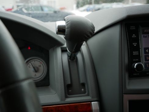 Used 2009 Chrysler Town & Country Touring w/ Heated Seat Group image 28