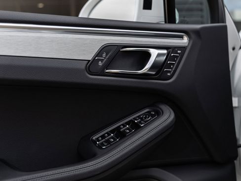 New 2026 Porsche Macan image 24
