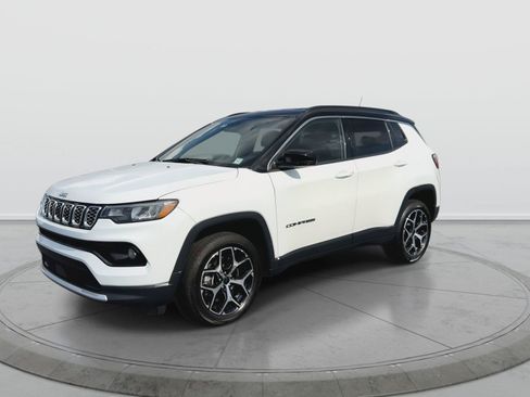 Used 2025 Jeep Compass Limited AWD/4WD image 4