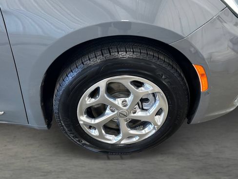 Used 2021 Chrysler Pacifica Limited w/ Premium & Safety Sphere Group AWD/4WD image 24