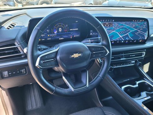 Used 2024 Chevrolet Traverse LT AWD/4WD image 12