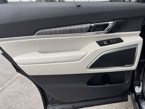 Used 2024 Kia Telluride SX Prestige image 12