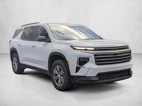Used 2024 Chevrolet Traverse LT AWD/4WD image 3