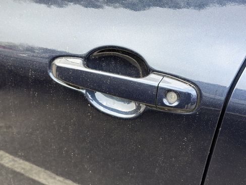 Used 2015 Toyota Camry LE image 9