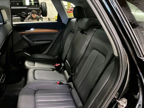 Used 2023 Audi Q5 2.0T Premium w/ Convenience Package image 28