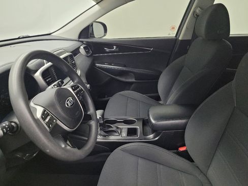 Used 2020 Kia Sorento LX FWD image 17