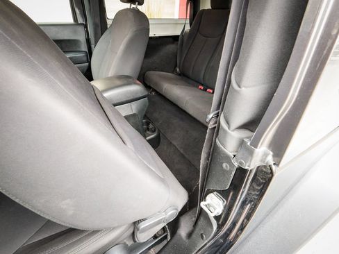 Used 2018 Jeep Wrangler Sport AWD/4WD image 28