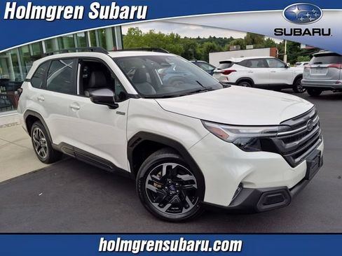 Used 2025 Subaru Forester Limited AWD/4WD image 1