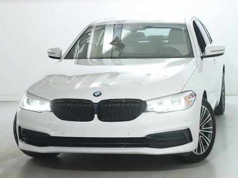 Used 2020 BMW 530i xDrive w/ Premium Package image 3