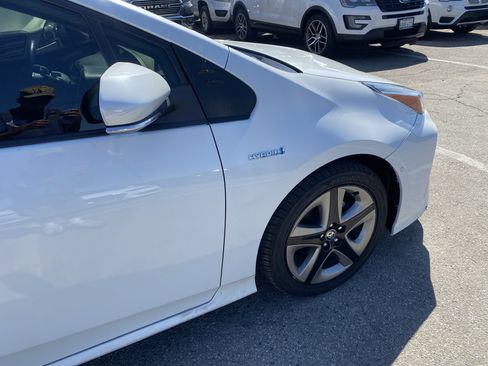 Used 2022 Toyota Prius Limited FWD image 25