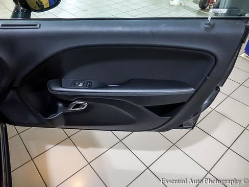 Used 2019 Dodge Challenger SXT image 21
