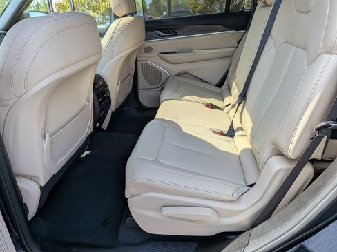 Certified 2024 Jeep Grand Cherokee L Limited w/ Luxury Tech Group II image 19