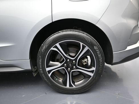 Used 2020 Ford Edge ST image 9