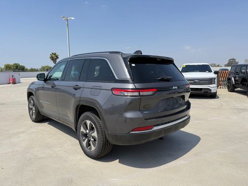 Used 2022 Jeep Grand Cherokee Limited 4xe w/ Luxury Tech Group II AWD/4WD image 2