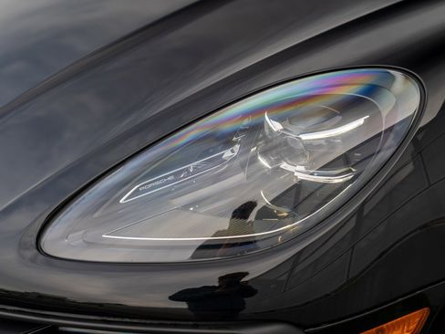 Used 2025 Porsche Macan image 30