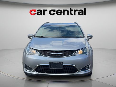 Used 2019 Chrysler Pacifica Touring-L FWD image 8