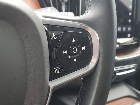 Used 2023 Volvo XC60 B5 Plus FWD image 24