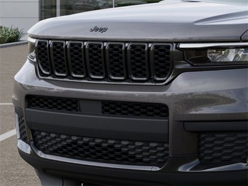 New 2025 Jeep Grand Cherokee L Altitude image 11