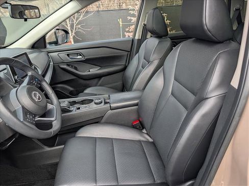 Used 2024 Nissan Rogue SV w/ SV Premium Package image 26