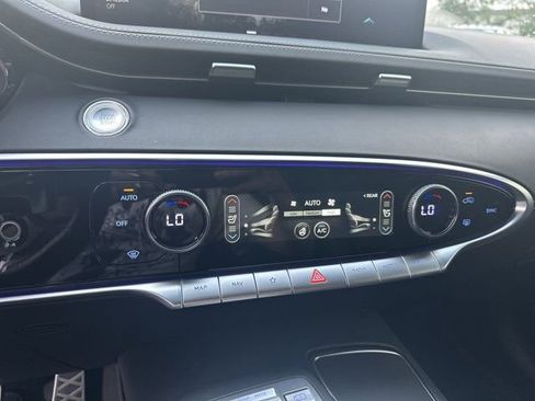 Used 2025 Genesis GV70 3.5T Sport w/ Sport Advanced Package image 32