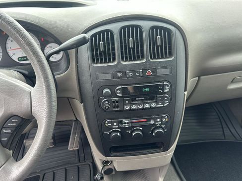 Used 2003 Dodge Grand Caravan SE FWD image 10