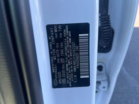 Used 2025 Hyundai Elantra Limited image 30