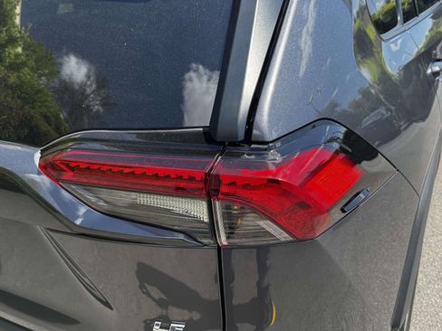 Certified 2021 Toyota RAV4 LE AWD/4WD image 8