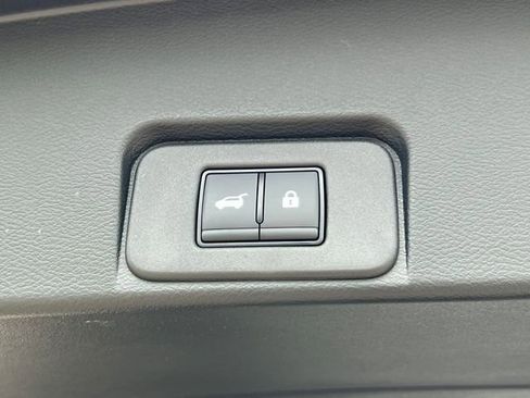 Used 2025 Nissan Rogue SL w/ Tech Package AWD/4WD image 38