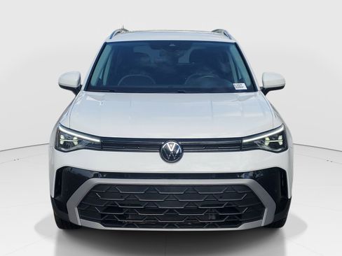 Used 2025 Volkswagen Taos SE FWD image 2
