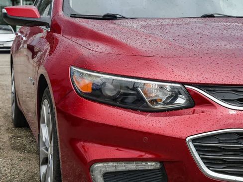 Used 2018 Chevrolet Malibu Premier w/ Premier Sun and Wheel Package FWD image 4