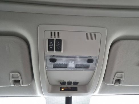 Used 2013 Chevrolet Avalanche LTZ image 26