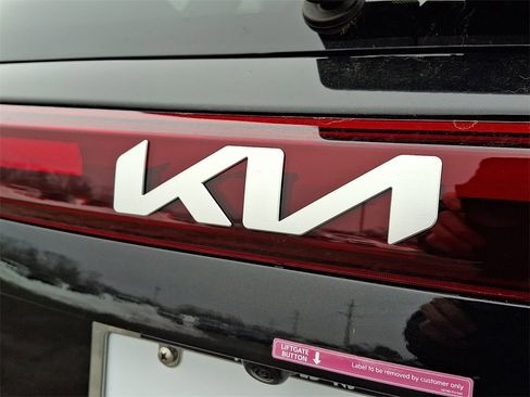 Certified 2025 Kia Seltos SX w/ SX Sunroof Package image 30