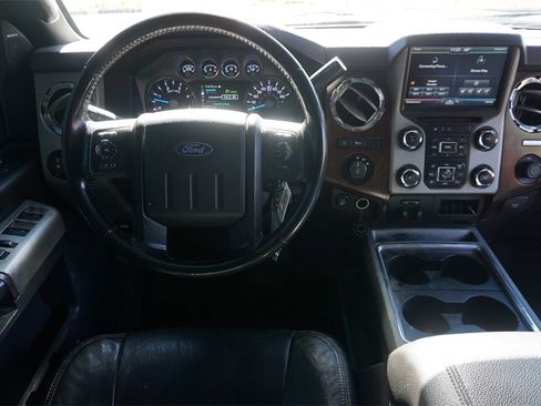 Used 2015 Ford F250 Lariat w/ Lariat Interior Package image 5