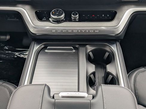 New 2026 Ford Expedition Max Platinum w/ Driver's Package image 19