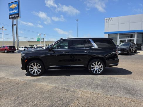 Used 2022 Cadillac Escalade Premium Luxury Platinum RWD image 2