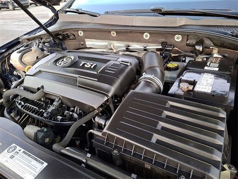 Used 2016 Volkswagen Golf S image 26