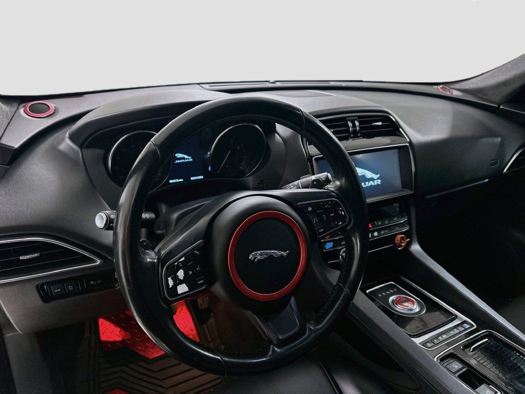 Used 2020 Jaguar F-PACE Premium AWD/4WD image 4