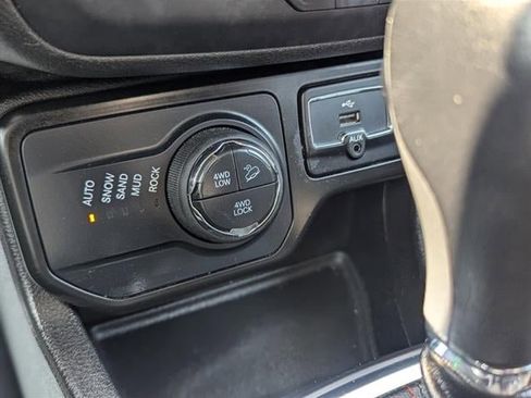 Used 2023 Jeep Renegade Trailhawk AWD/4WD image 41