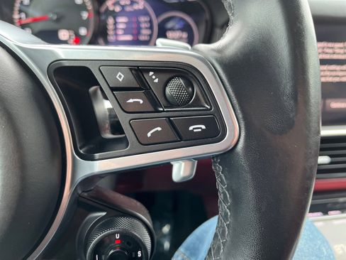 Used 2022 Porsche Cayenne Platinum Edition image 23