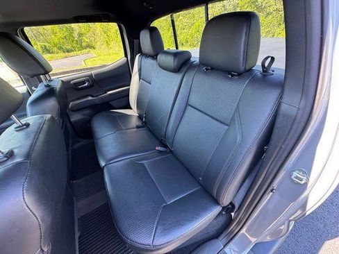 Certified 2020 Toyota Tacoma TRD Off-Road w/ TRD Premium Off Road Package image 12