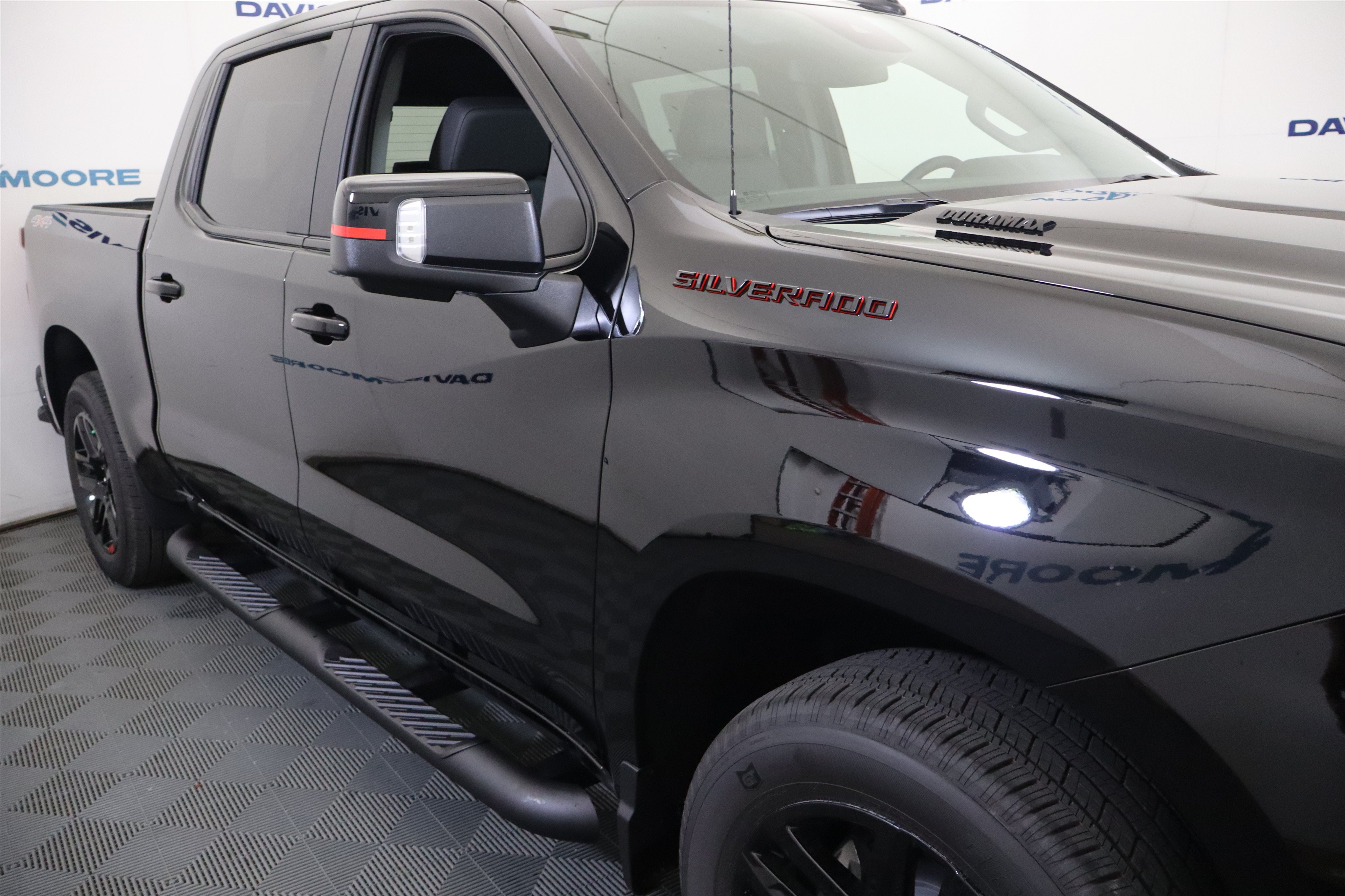 New 2026 Chevrolet Silverado 1500 RST w/ Redline Edition AWD/4WD image 4