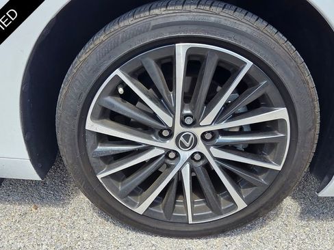 Used 2024 Lexus ES 350 w/ Premium Package FWD image 9