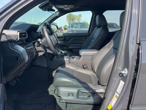 Used 2026 Toyota Tacoma SR5 AWD/4WD image 9