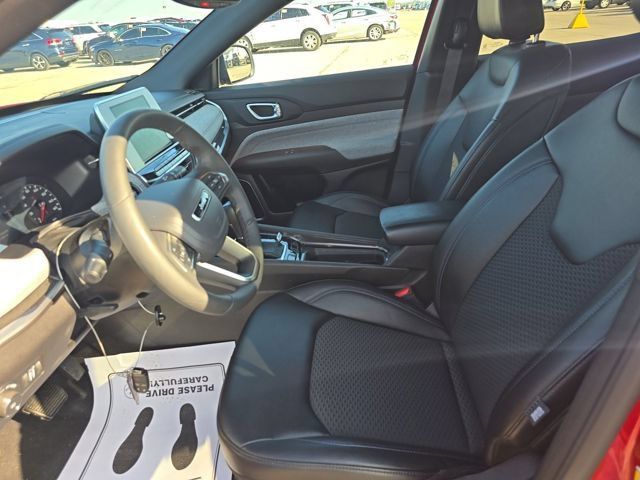 Used 2025 Jeep Compass Latitude w/ Sun & Sound Group AWD/4WD image 7