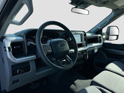 New 2026 Ford F350 4x4 Crew Cab DRW Super Duty image 6