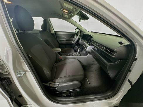 Used 2025 Hyundai Kona SE image 31